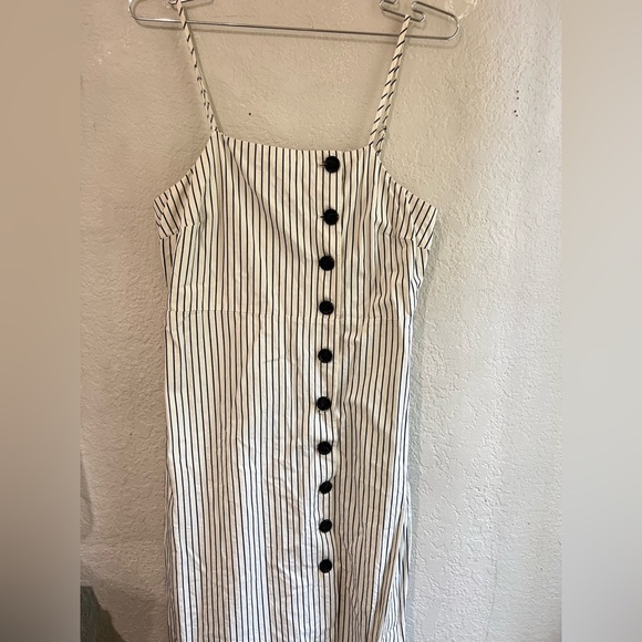 WHO WHAT WEAR WOMENS dress size L
In like new condition 19” pit to pit - Picture 8 of 13